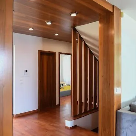 Golden - Verona Willa