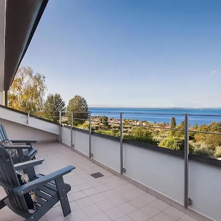 Willa Golden - Verona